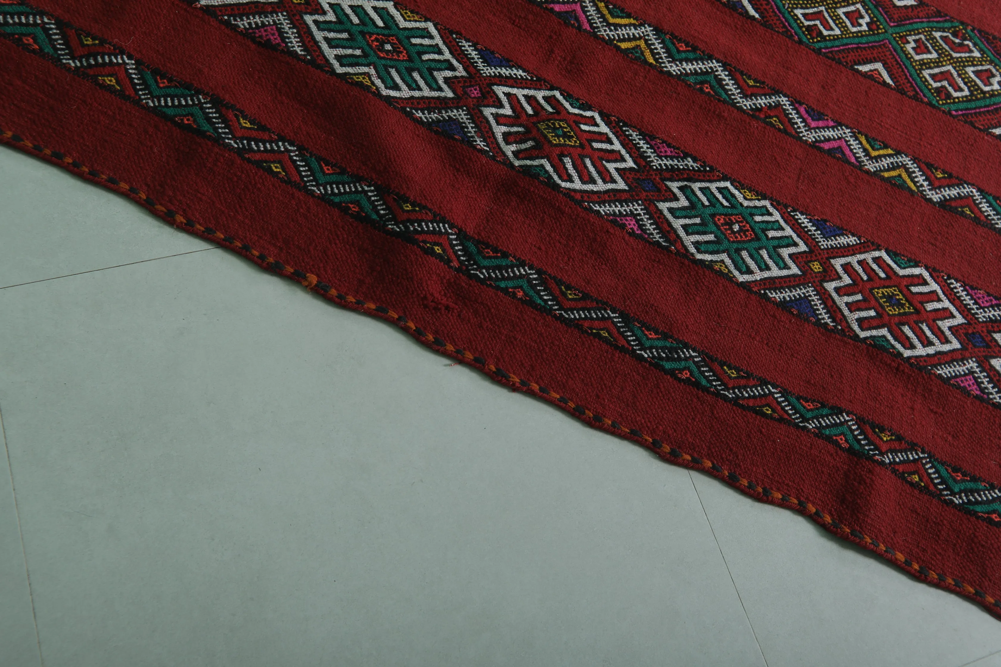 Vintage Moroccan Area Rug 5.6 FT x 9.8 FT – Handwoven Elegance