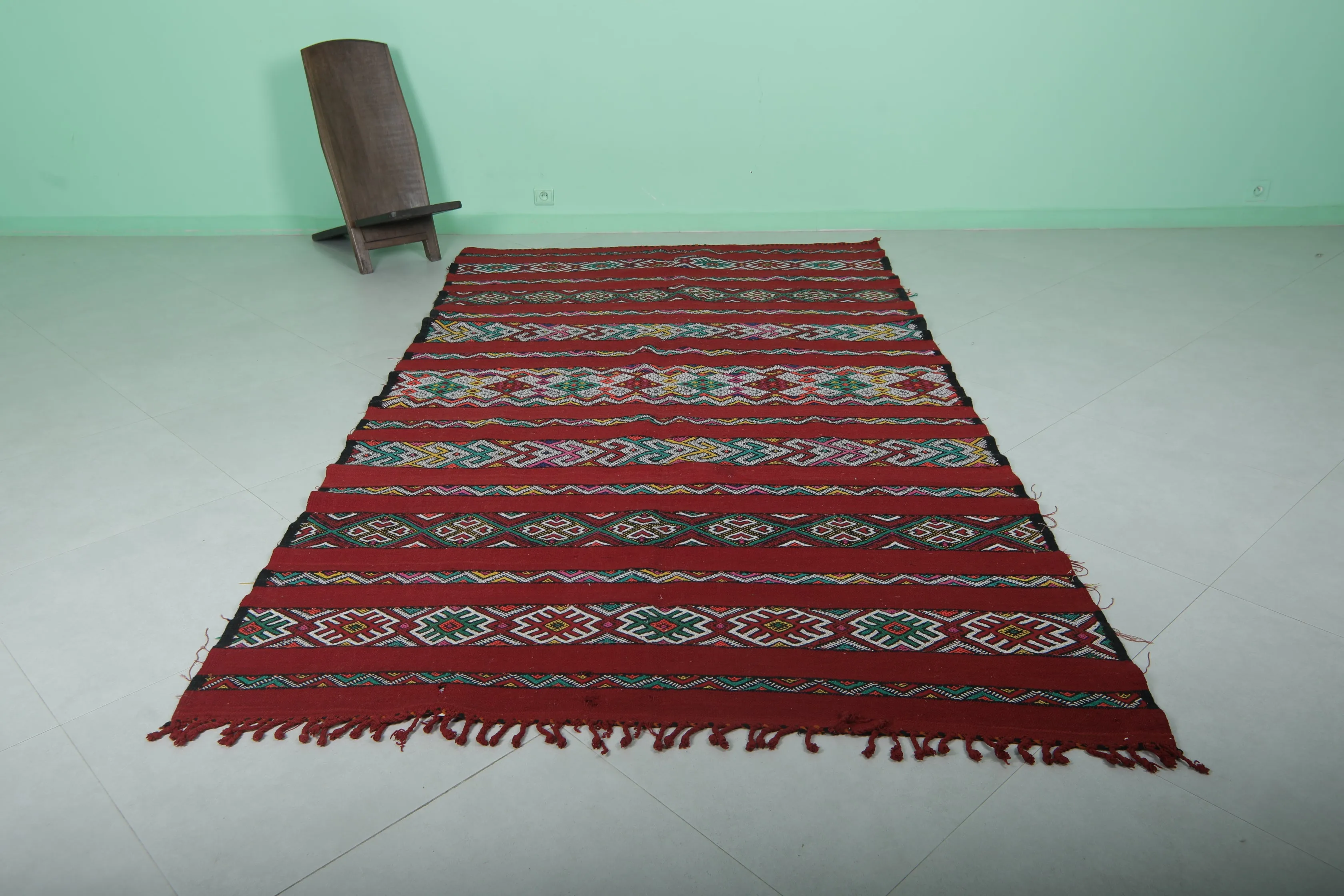Vintage Moroccan Area Rug 5.6 FT x 9.8 FT – Handwoven Elegance