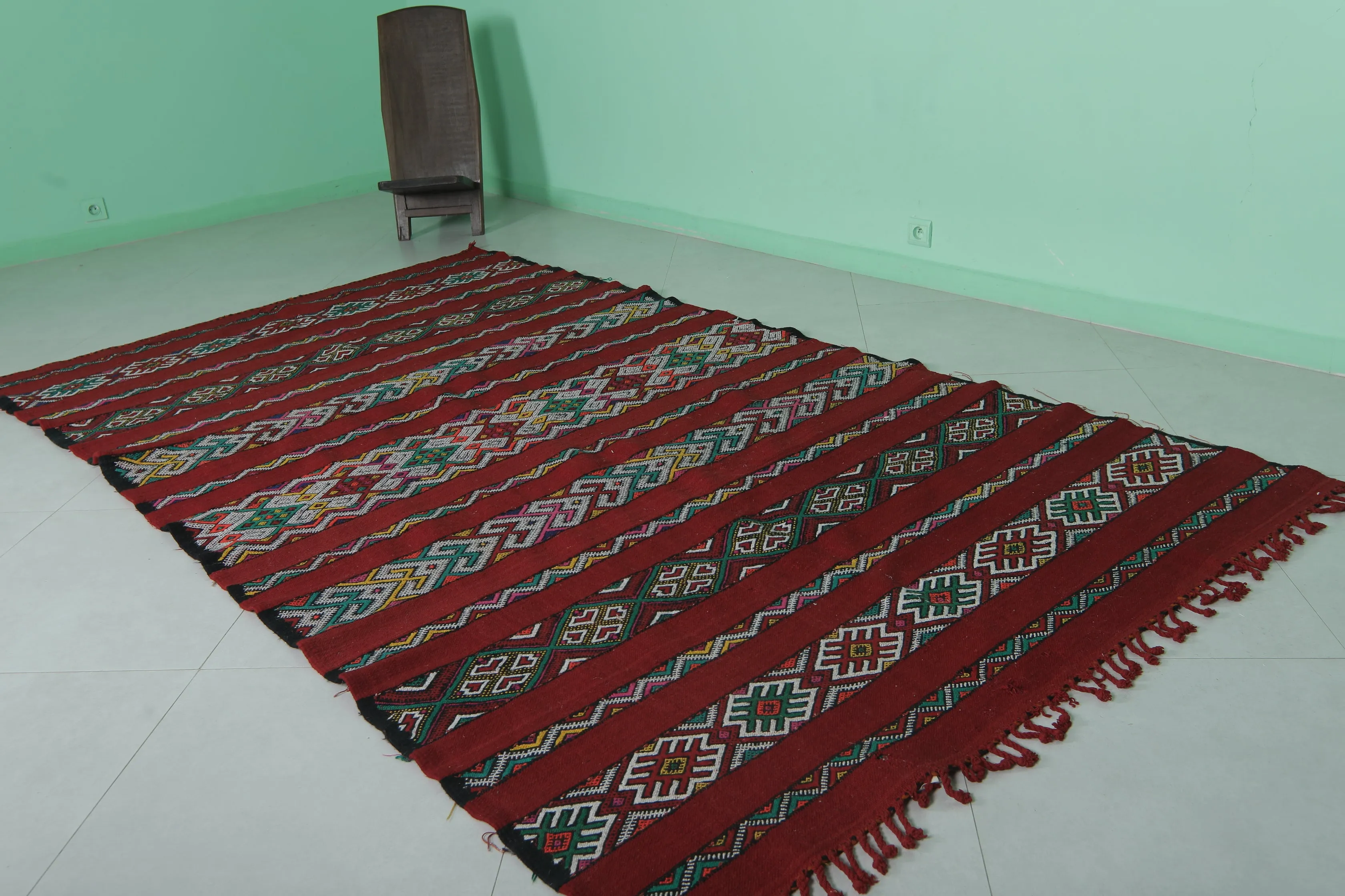 Vintage Moroccan Area Rug 5.6 FT x 9.8 FT – Handwoven Elegance