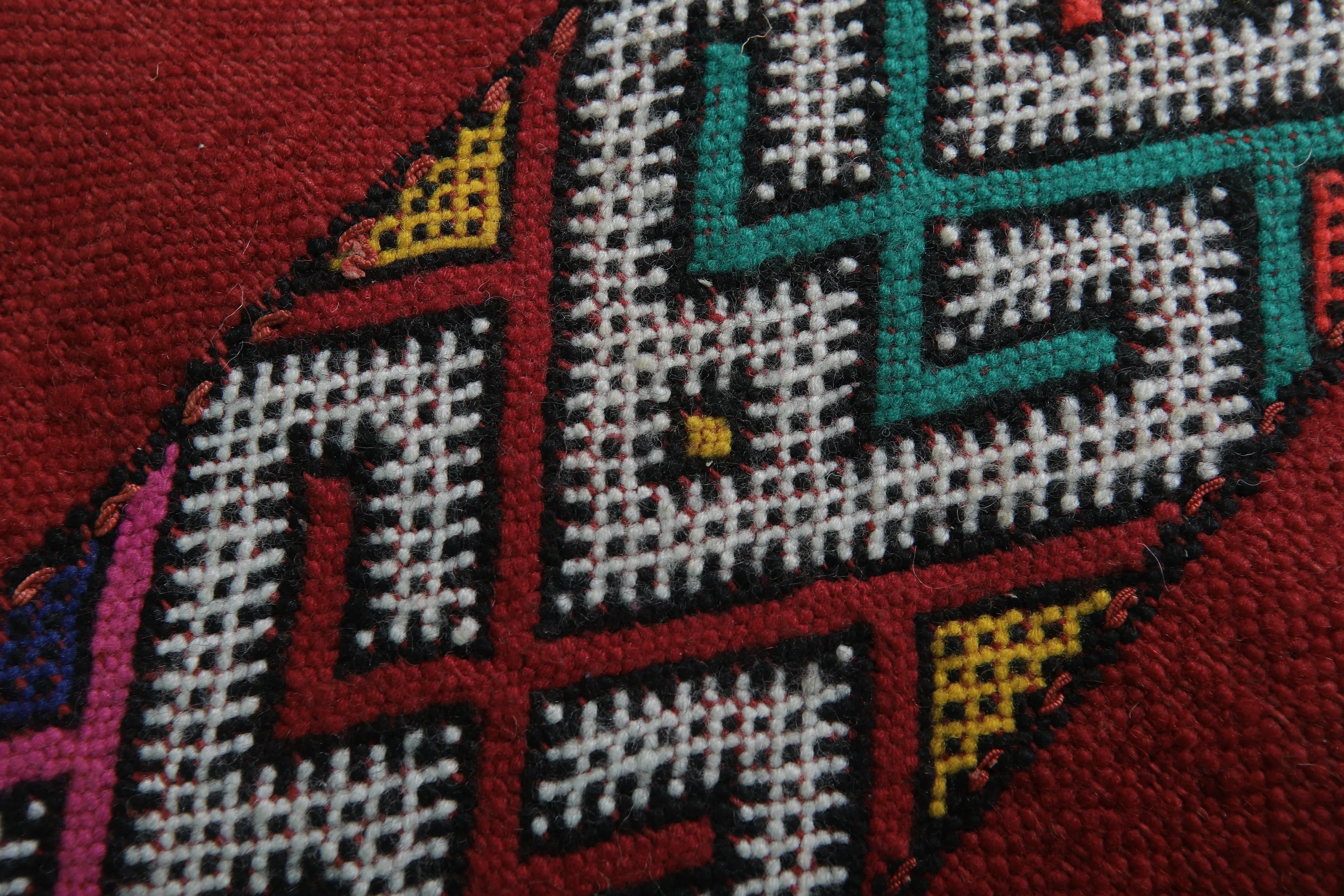 Vintage Moroccan Area Rug 5.6 FT x 9.8 FT – Handwoven Elegance