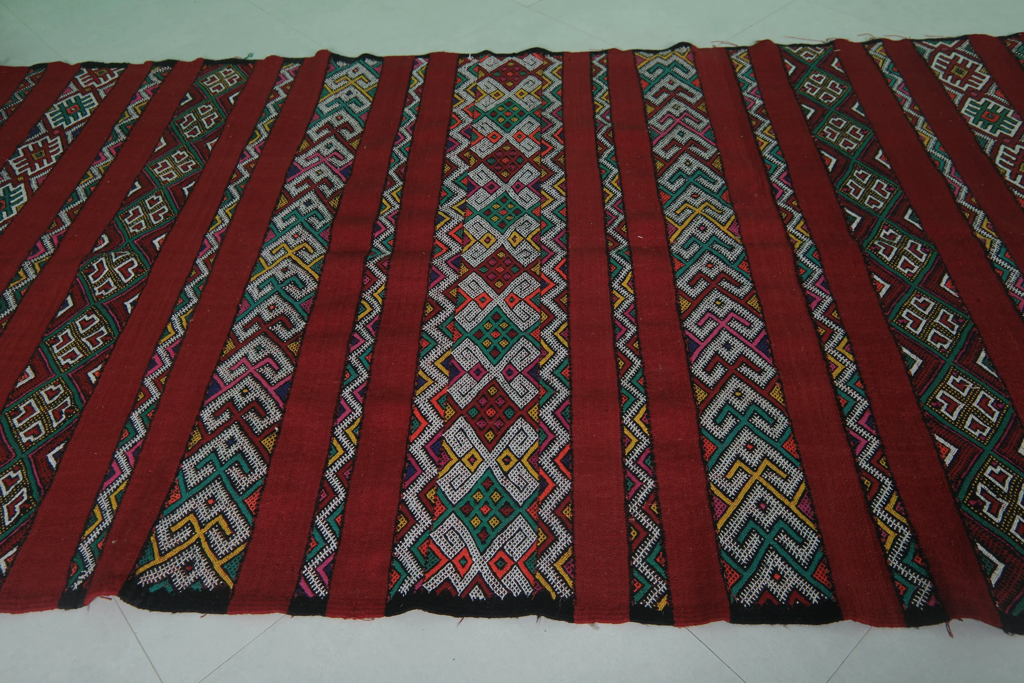 Vintage Moroccan Area Rug 5.6 FT x 9.8 FT – Handwoven Elegance