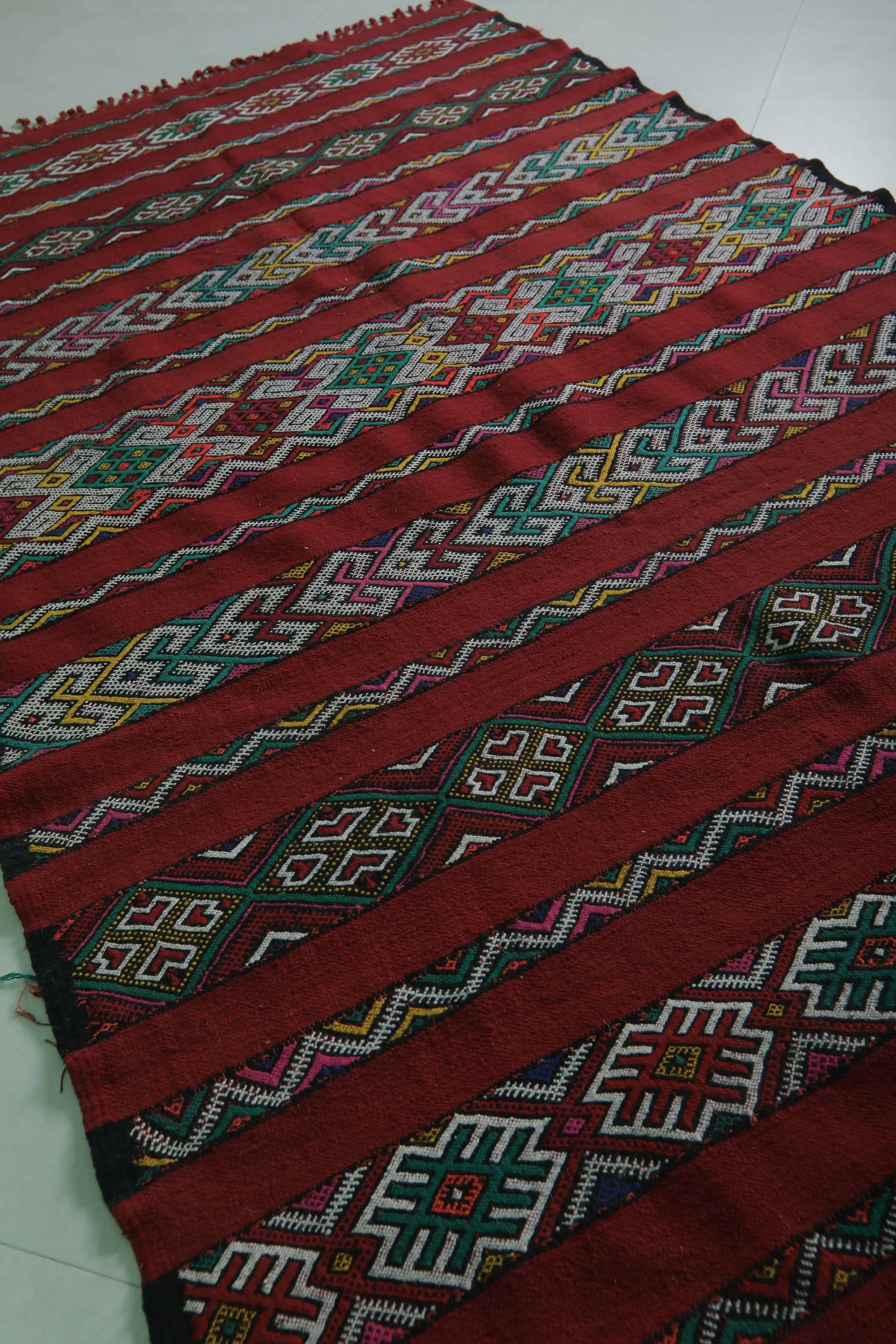 Vintage Moroccan Area Rug 5.6 FT x 9.8 FT – Handwoven Elegance