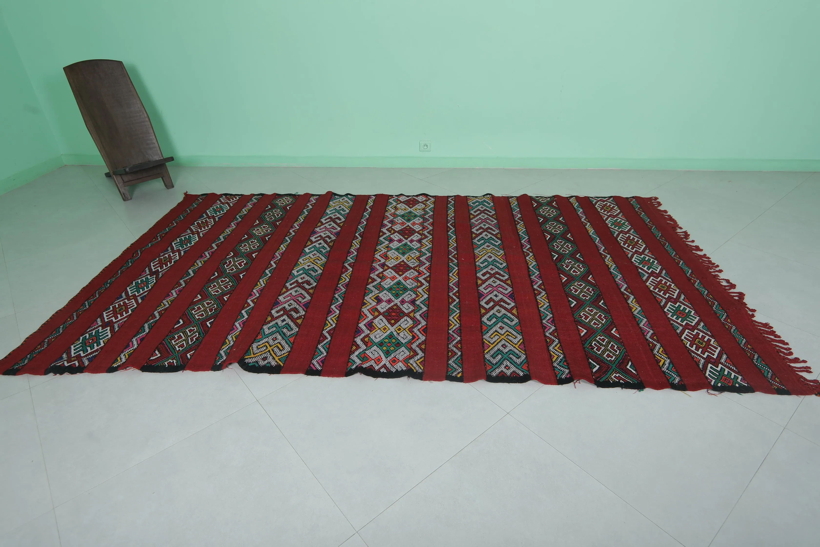 Vintage Moroccan Area Rug 5.6 FT x 9.8 FT – Handwoven Elegance