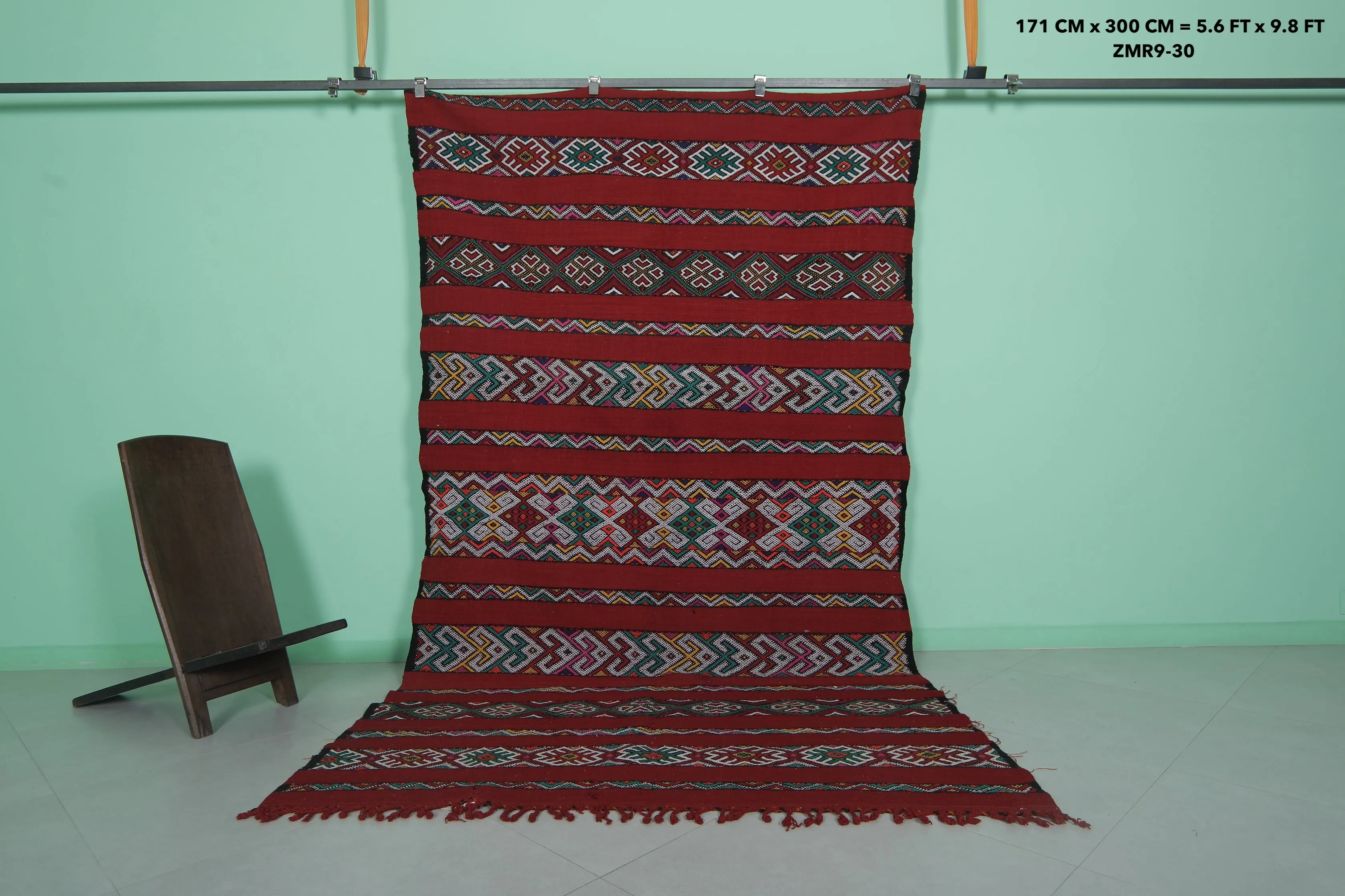 Vintage Moroccan Area Rug 5.6 FT x 9.8 FT – Handwoven Elegance