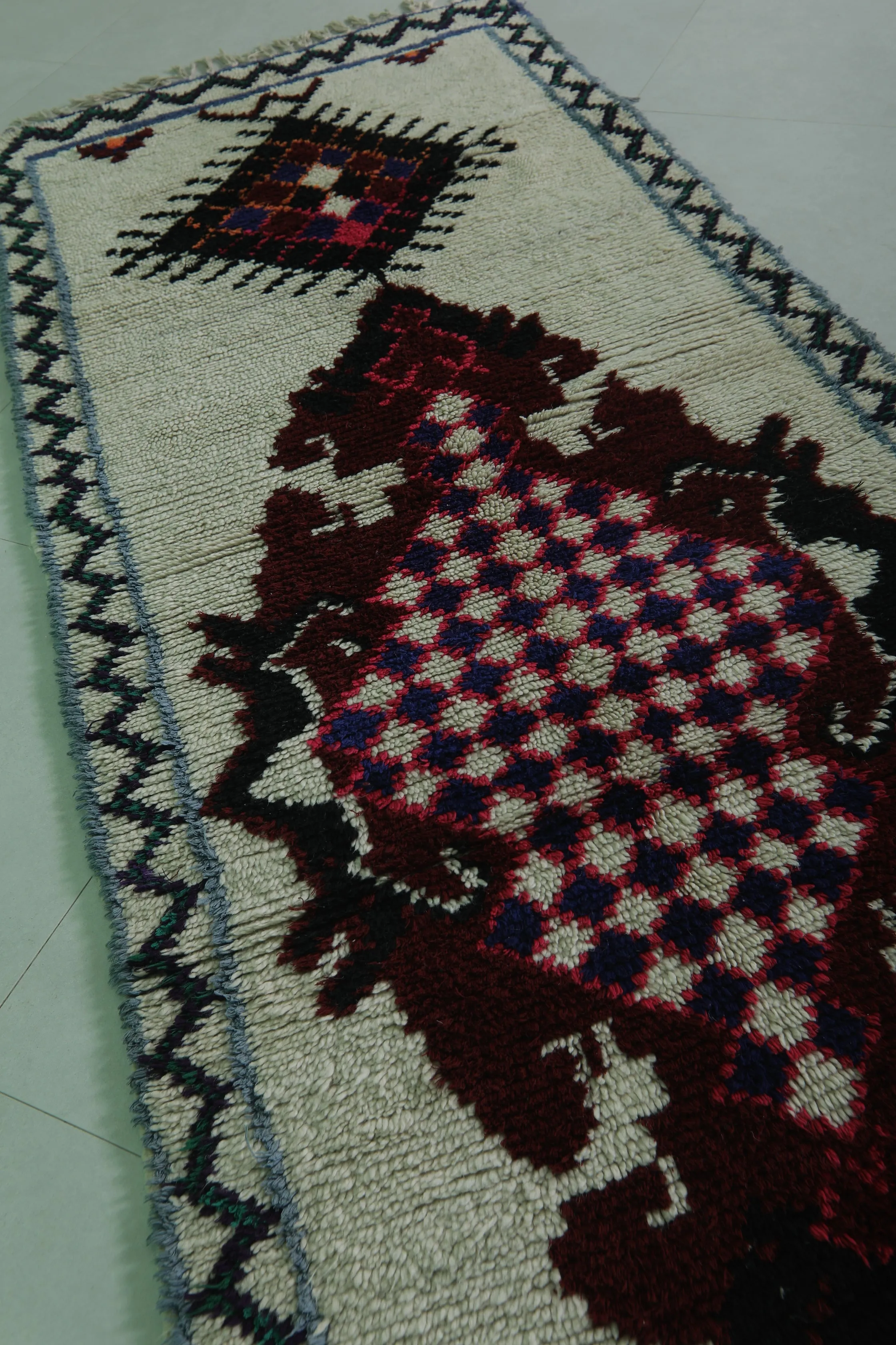 Vintage Moroccan Berber Rug – 3.6 X 9.2 Feet | Handwoven Beauty