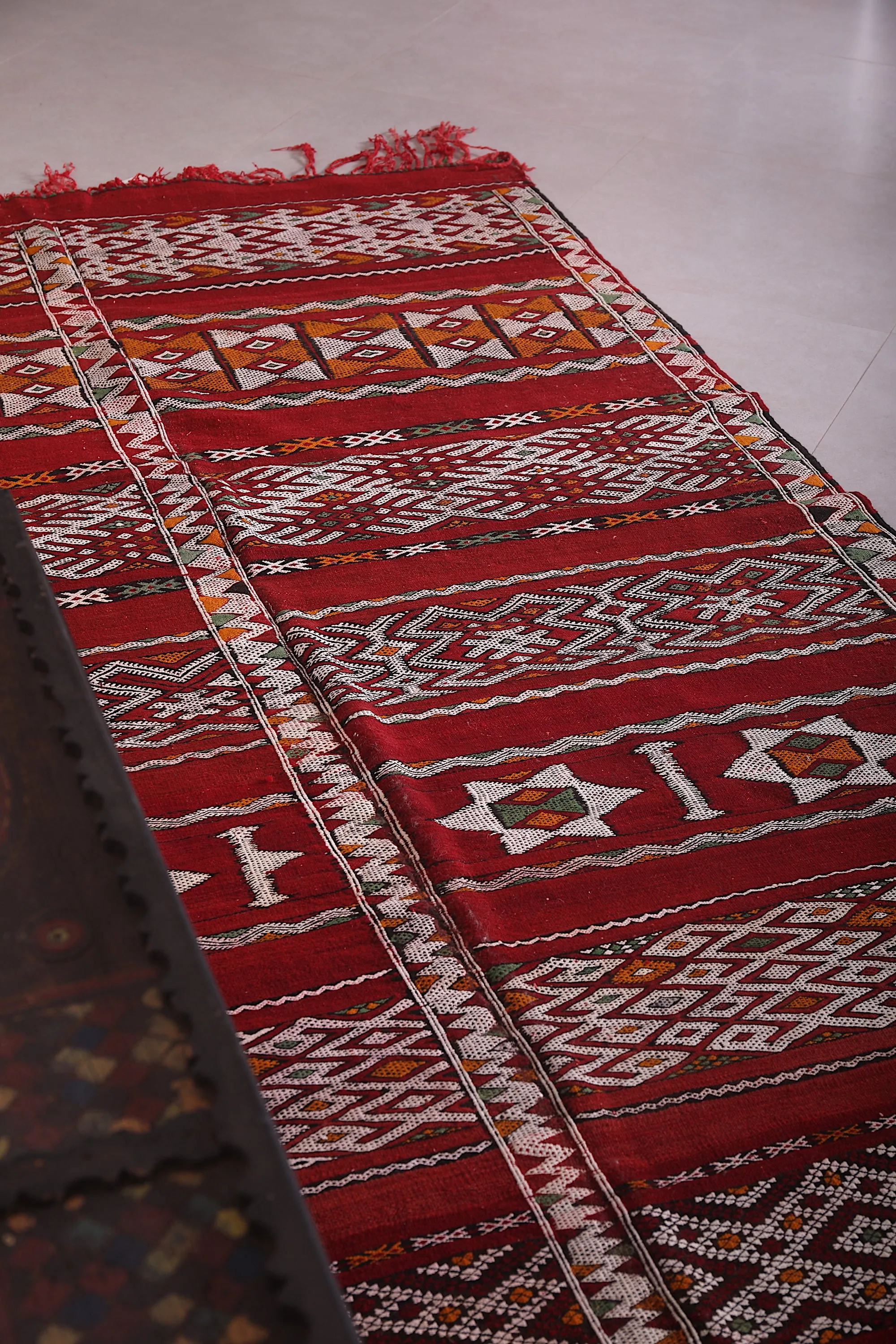 Vintage Moroccan Handwoven Kilim Rug - Red and White Geometric Design - 5.4x11.8 ft