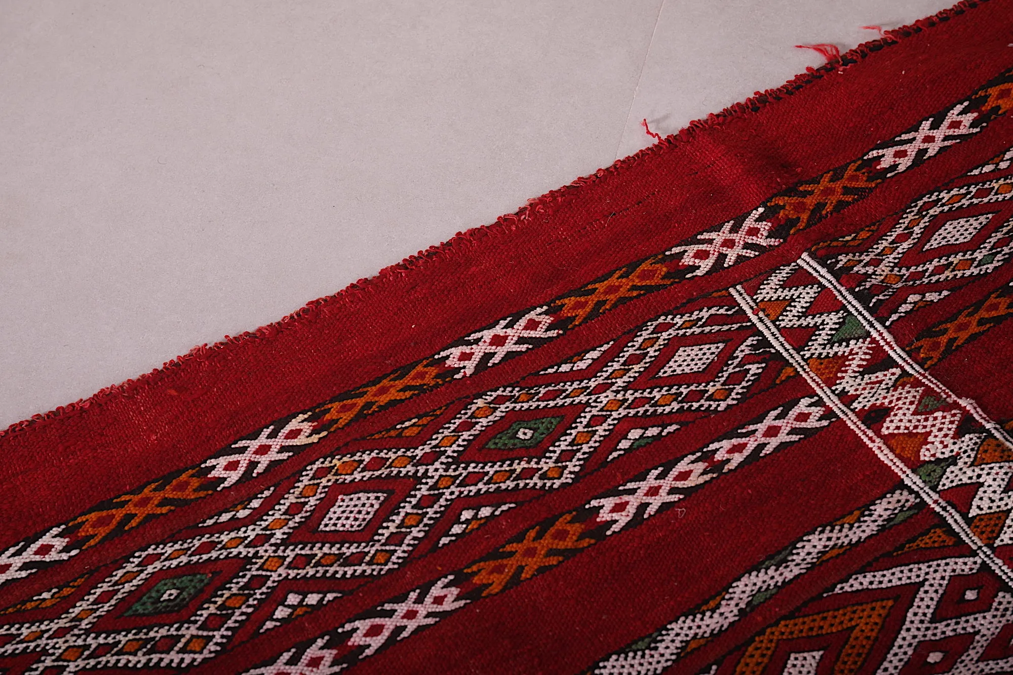 Vintage Moroccan Handwoven Kilim Rug - Red and White Geometric Design - 5.4x11.8 ft
