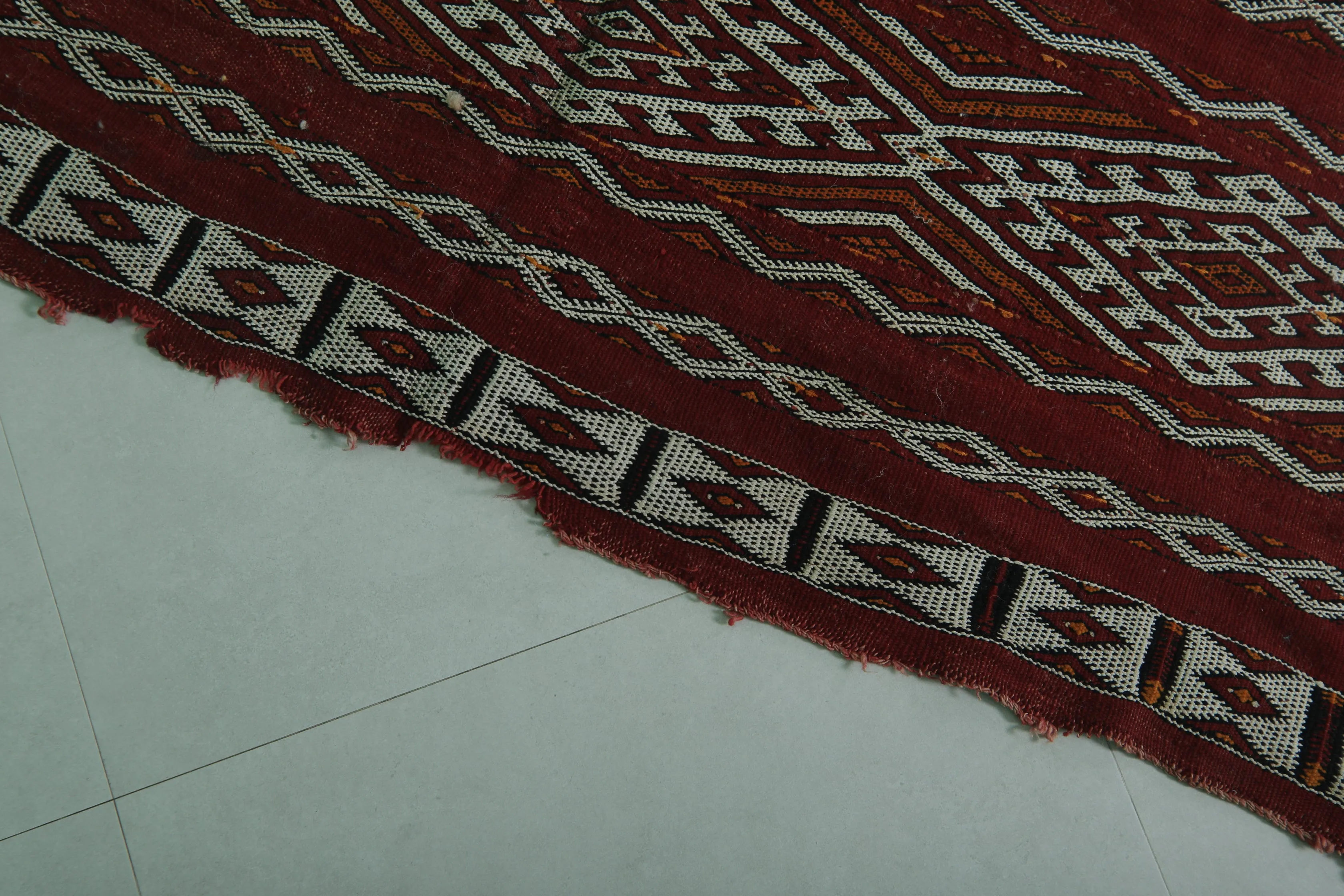 Vintage Moroccan Kilim 5.5 FT x 10.2 FT – Authentic Berber Craft