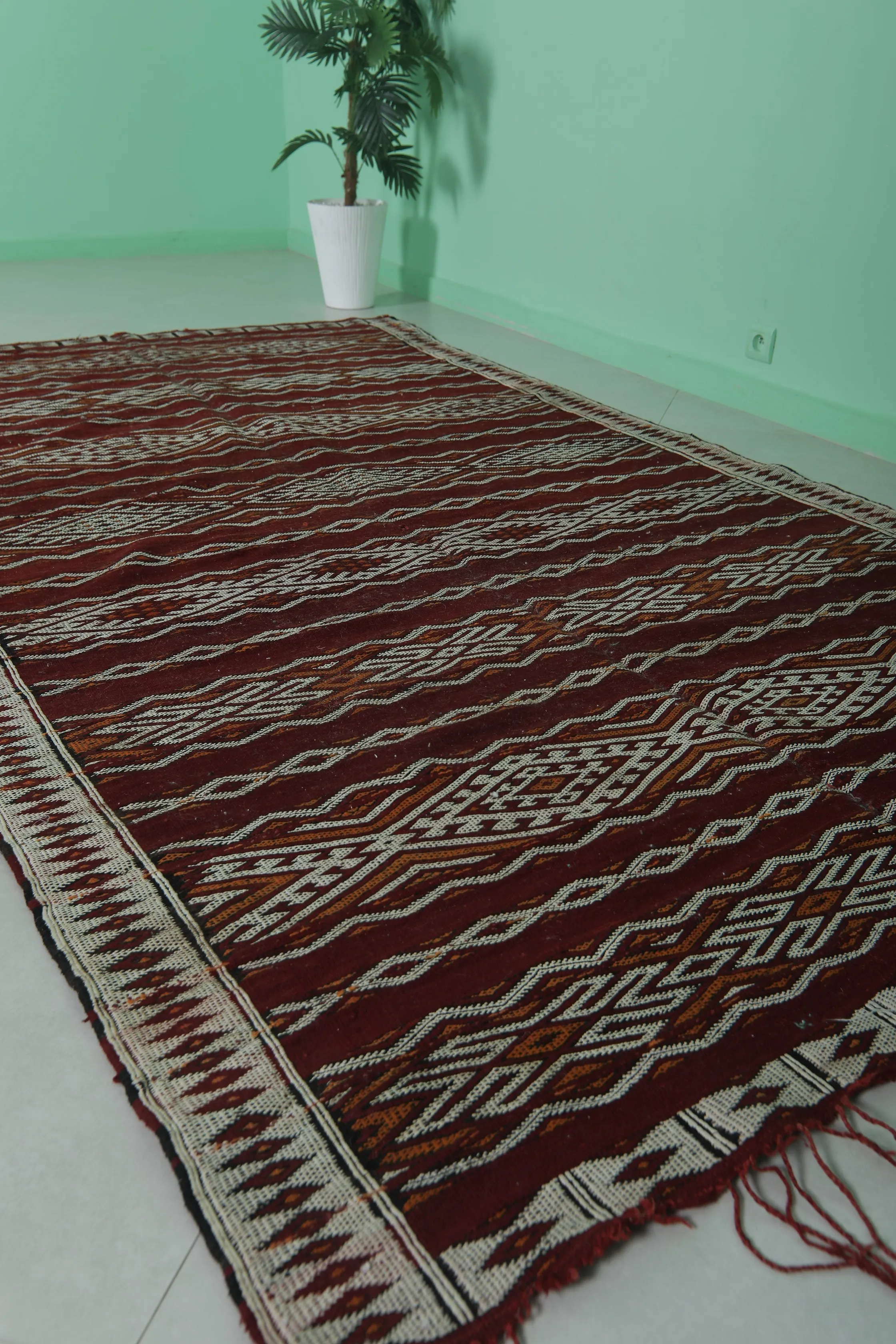 Vintage Moroccan Kilim 5.5 FT x 10.2 FT – Authentic Berber Craft