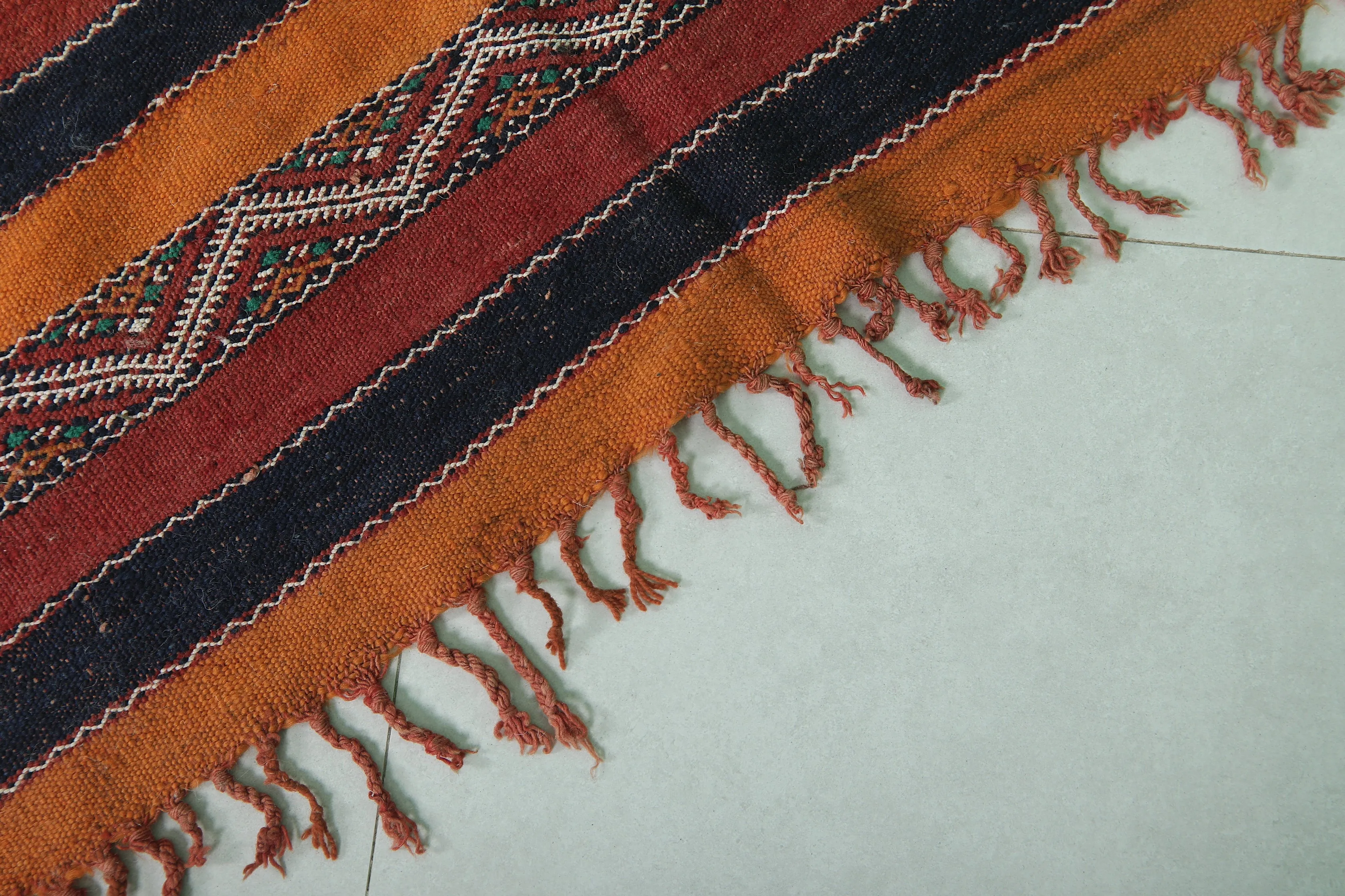 Vintage Moroccan Kilim Rug - 5.2 FT × 8.8 FT | Handwoven Heritage