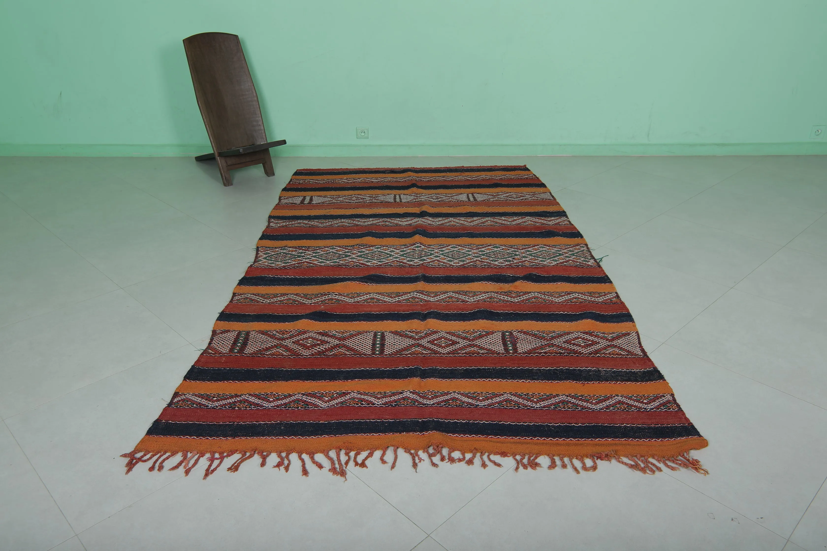 Vintage Moroccan Kilim Rug - 5.2 FT × 8.8 FT | Handwoven Heritage
