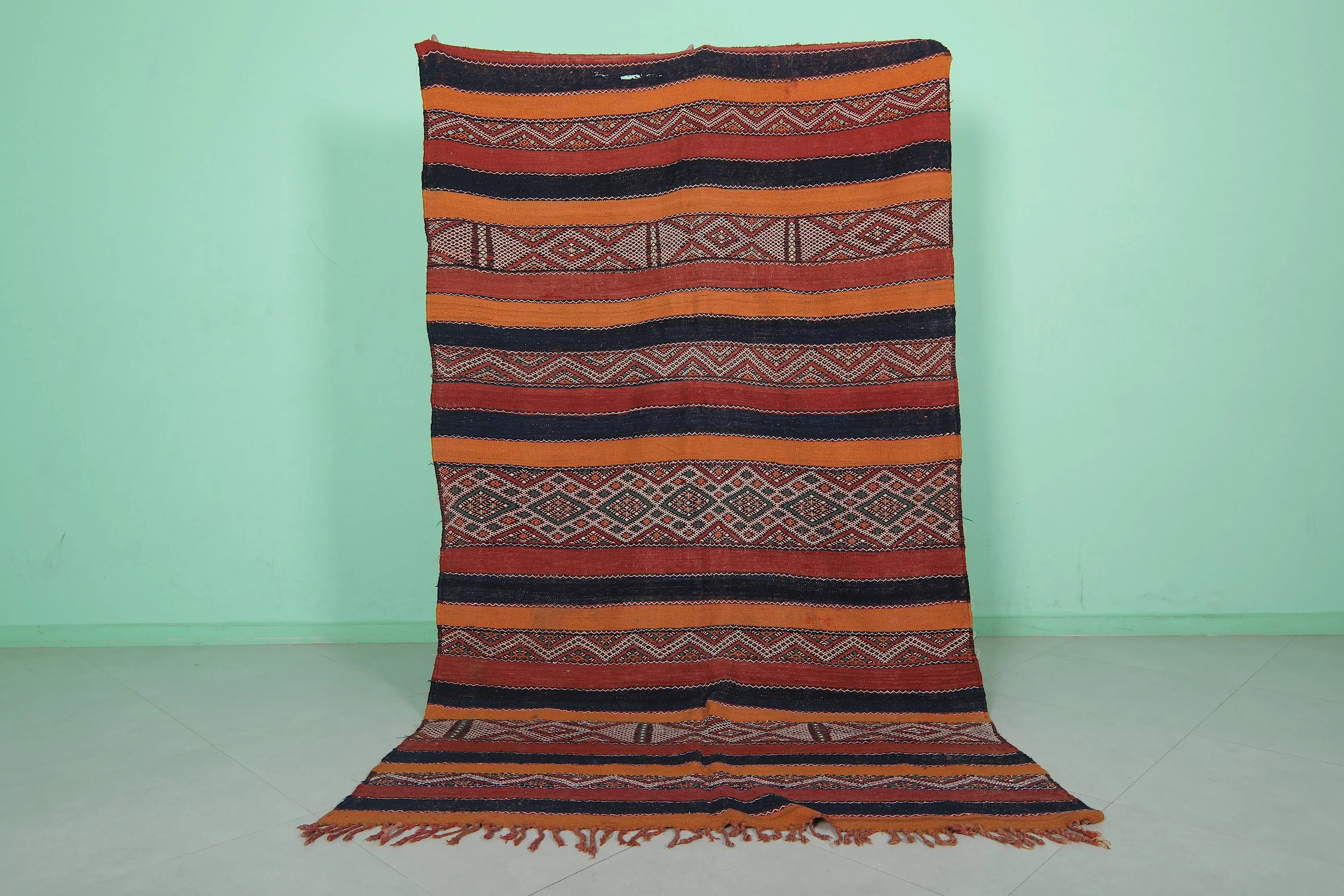 Vintage Moroccan Kilim Rug - 5.2 FT × 8.8 FT | Handwoven Heritage