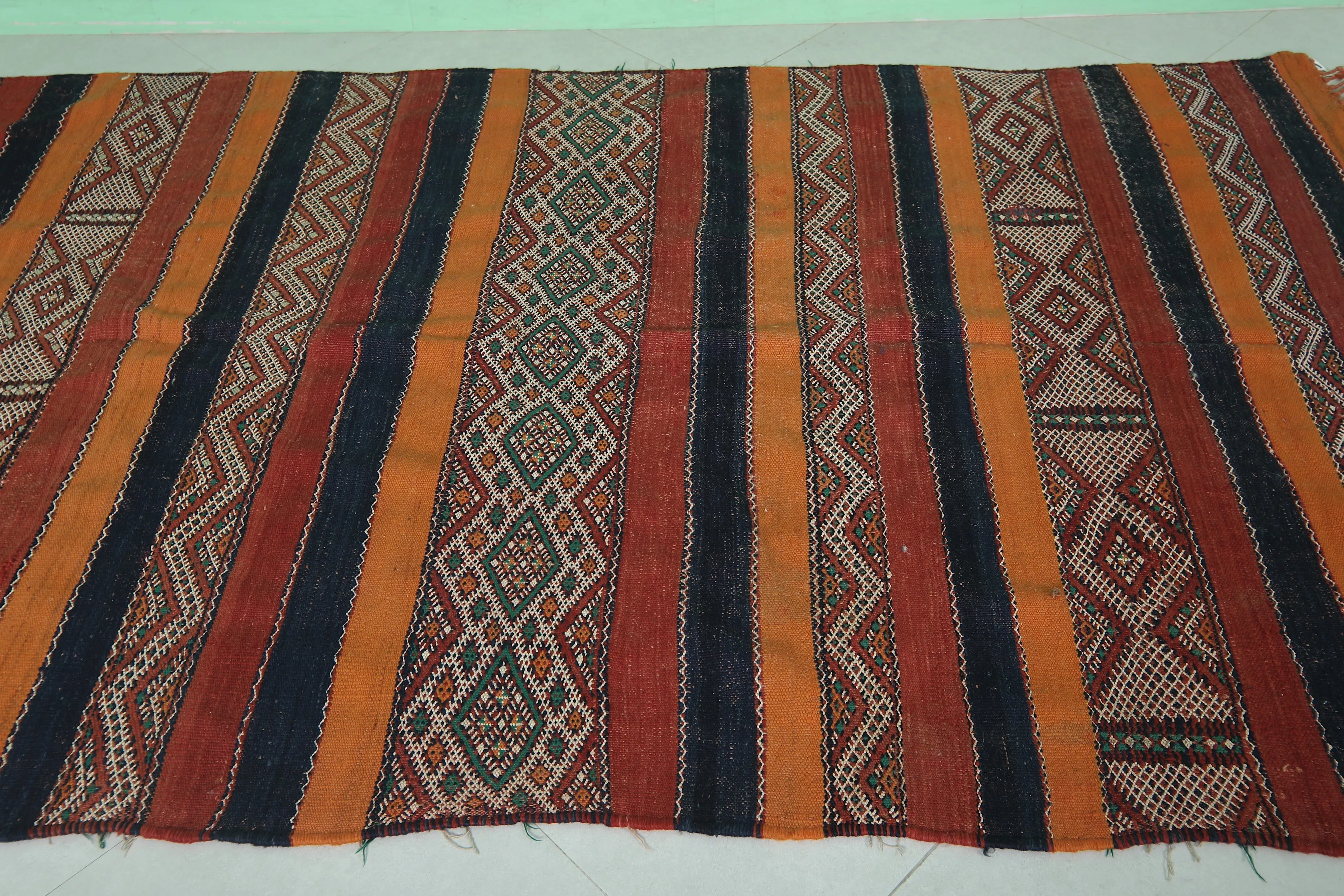 Vintage Moroccan Kilim Rug - 5.2 FT × 8.8 FT | Handwoven Heritage