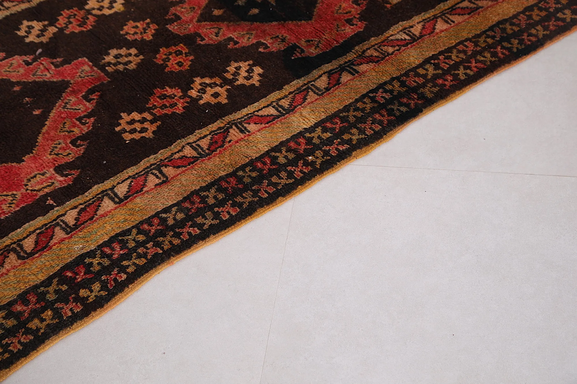 Vintage Moroccan Rug 3.7 x 7.8 FT - Traditional Elegance