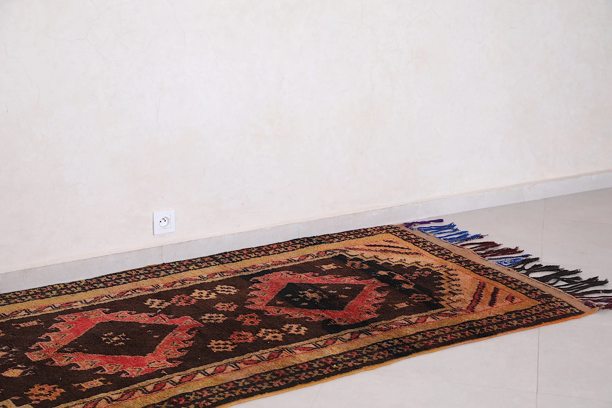 Vintage Moroccan Rug 3.7 x 7.8 FT - Traditional Elegance