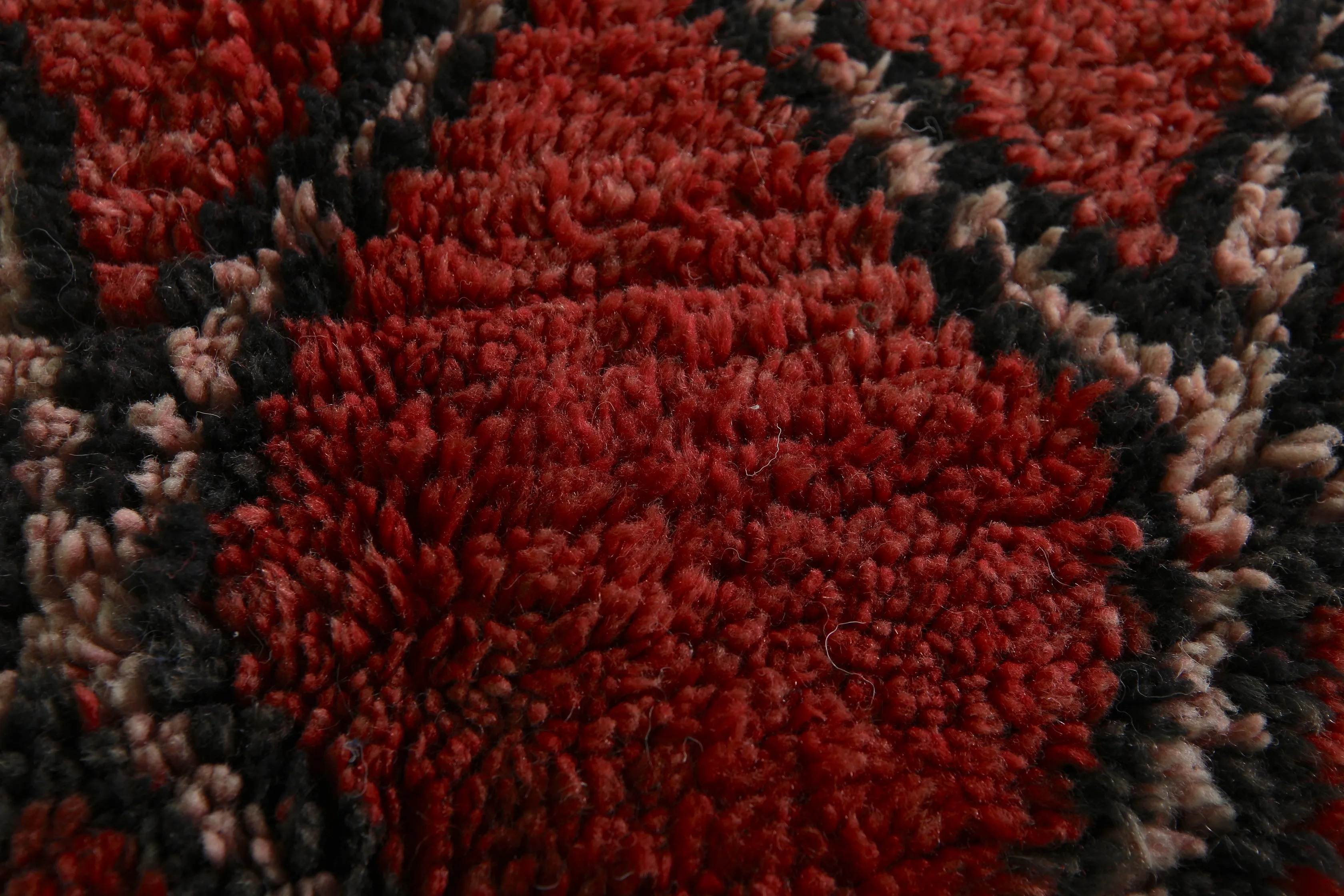 Vintage Moroccan Rug 4.6 x 9.8 FT - Classic Red Diamond Design