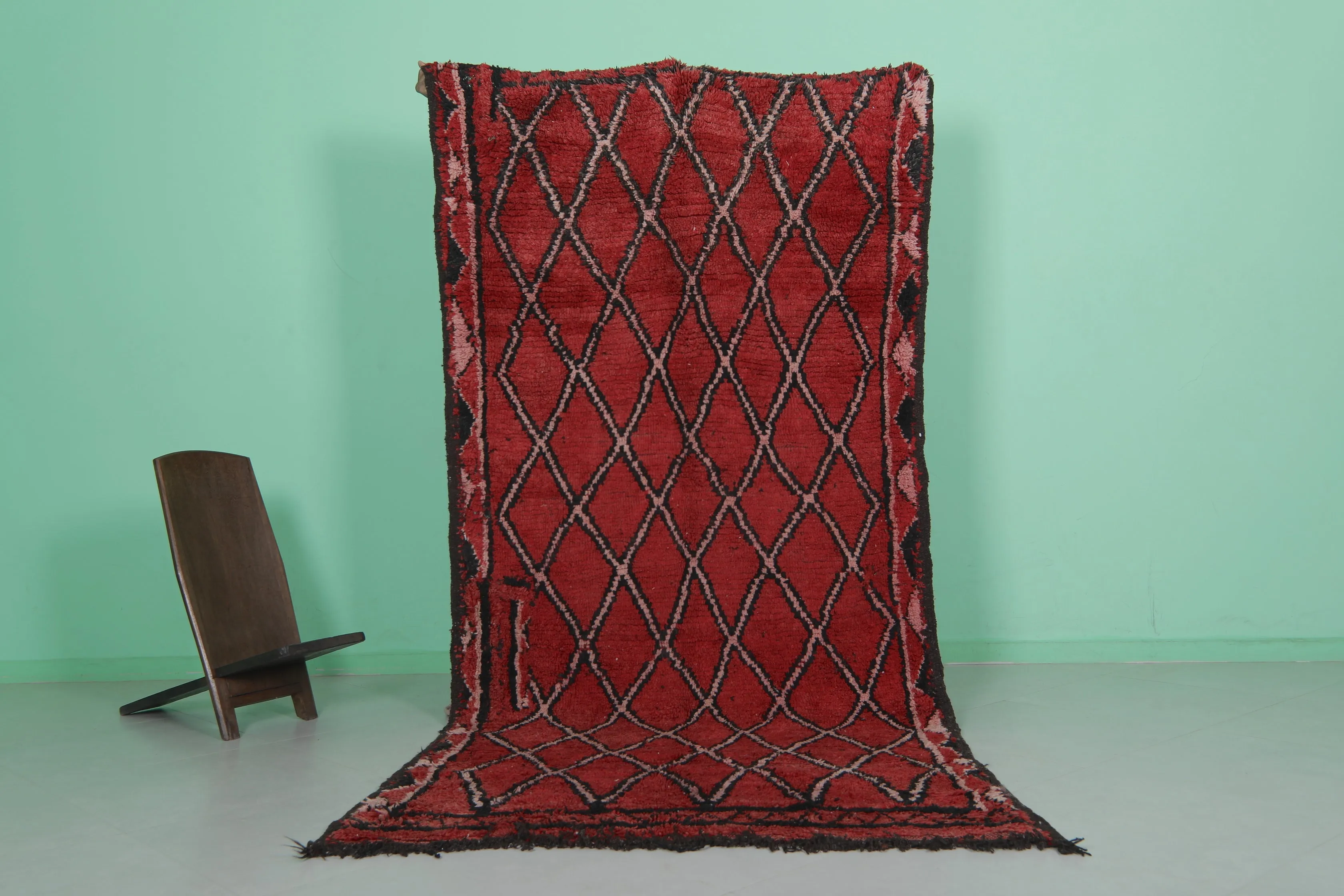 Vintage Moroccan Rug 4.6 x 9.8 FT - Classic Red Diamond Design
