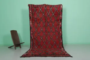 Vintage Moroccan Rug 4.6 x 9.8 FT - Classic Red Diamond Design